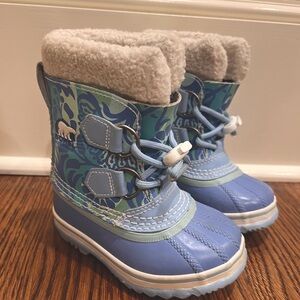 Kids size 7 Sorel winter boots. Excellent barely worn condition!